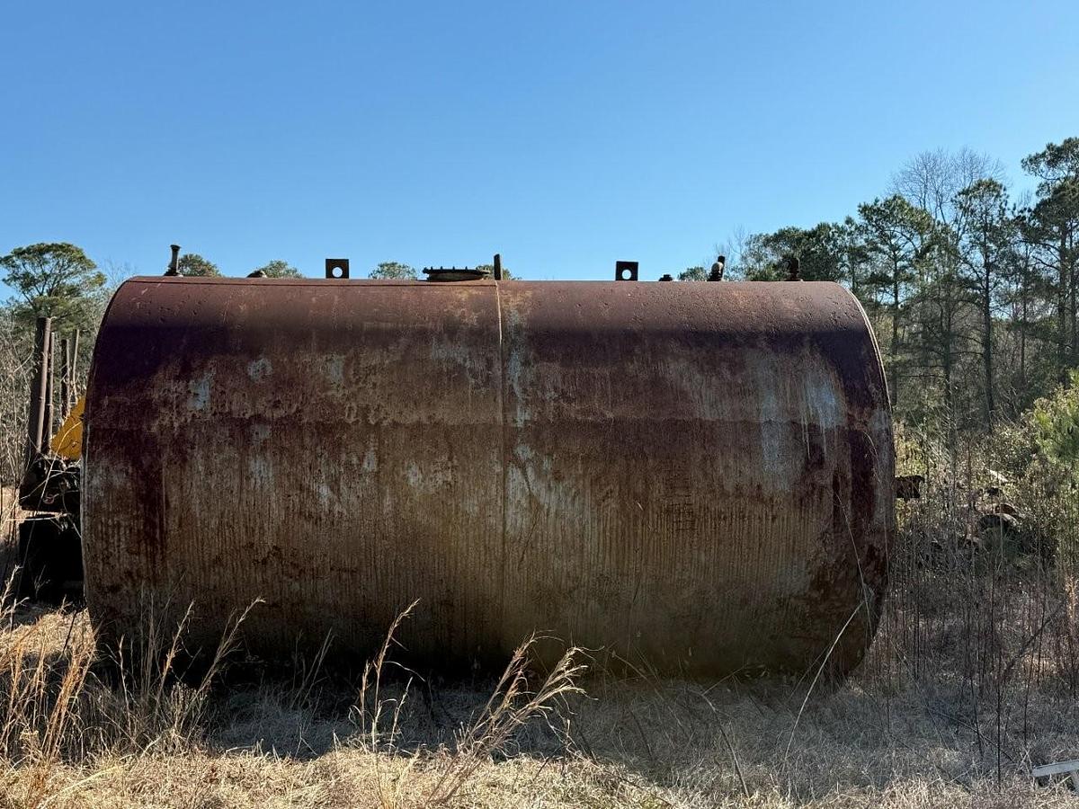 Used Used approximately 10,000 gallon carbon steel horizontal single walled fuel tank