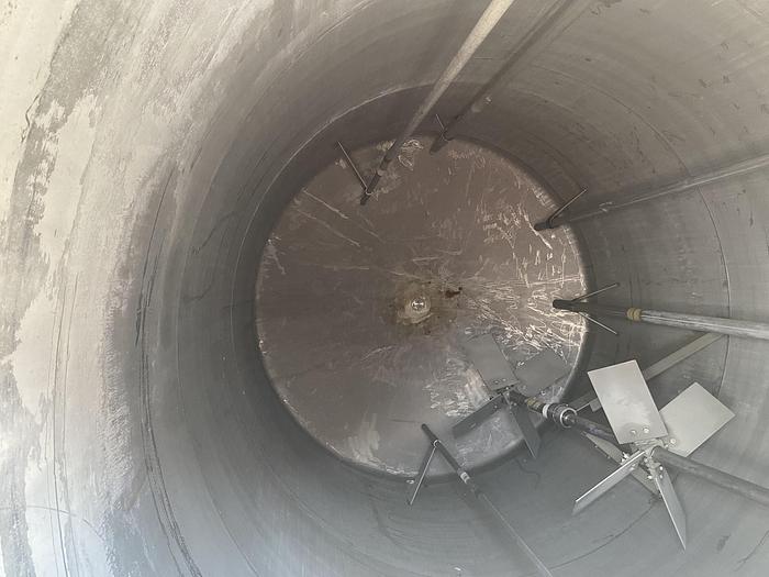 Used Used Alloy Fabricators Inc. approximately 3800 gallon 304 stainless steel vertical mix tank
