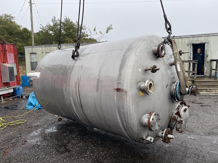 Used Used approximately 2300 gallon stainless steel mix tank. 80" diameter X 9' high straight side