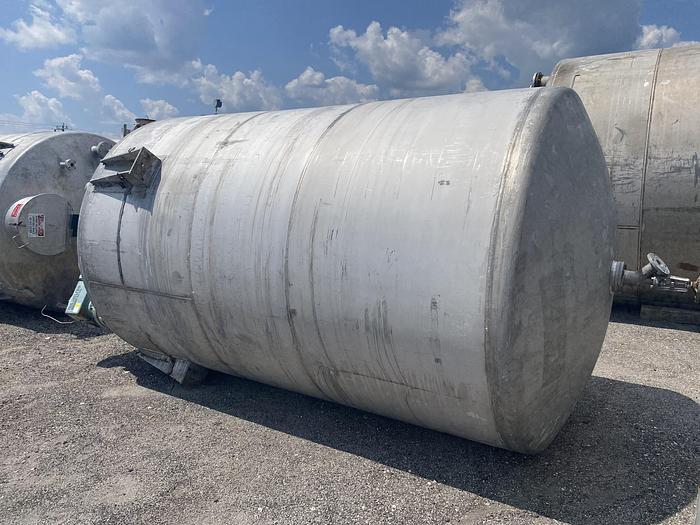 Used Used Alloy Fabricators Inc. approximately 3800 gallon 304 stainless steel vertical mix tank