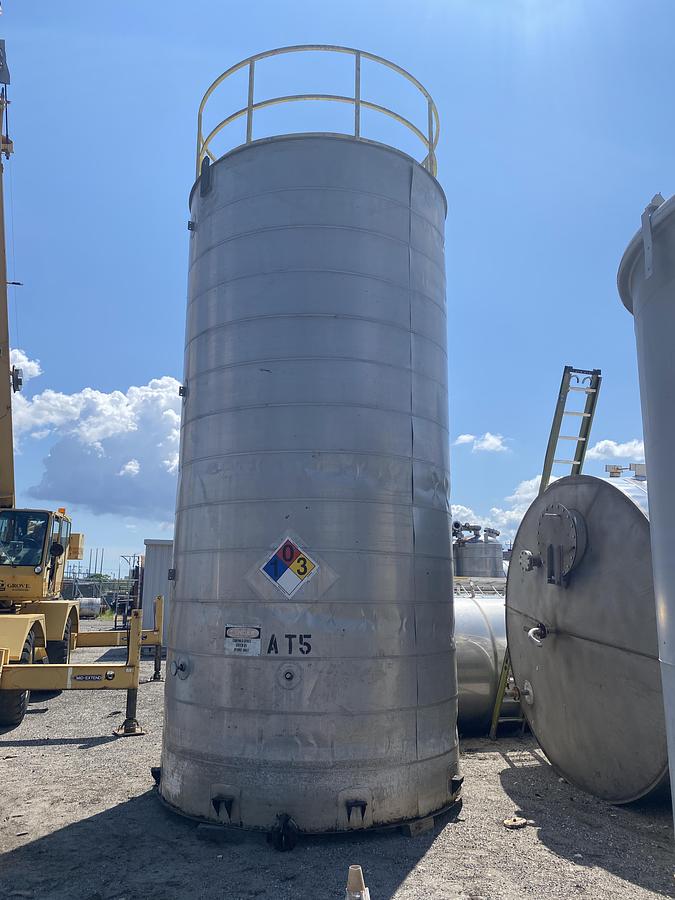 Used Used Industrial Air Inc. approximately 10,000 gallon stainless steel storage tank