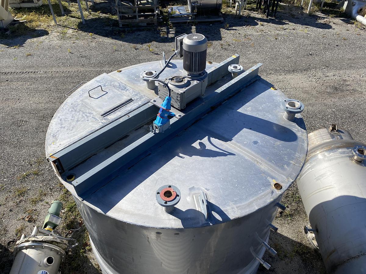 Used Used approximatley 2300 gallon 304 stainless steel vertical mix tank