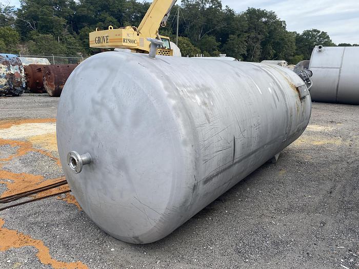 Used Used Ward Tank Corporation approximately 2850 gallon 304 stainless steel vertical mix tank