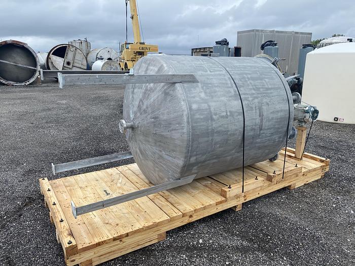 Used Used Circleville Metal Works Inc. approximately 750 gallon 304 stainless steel vertical mix tank