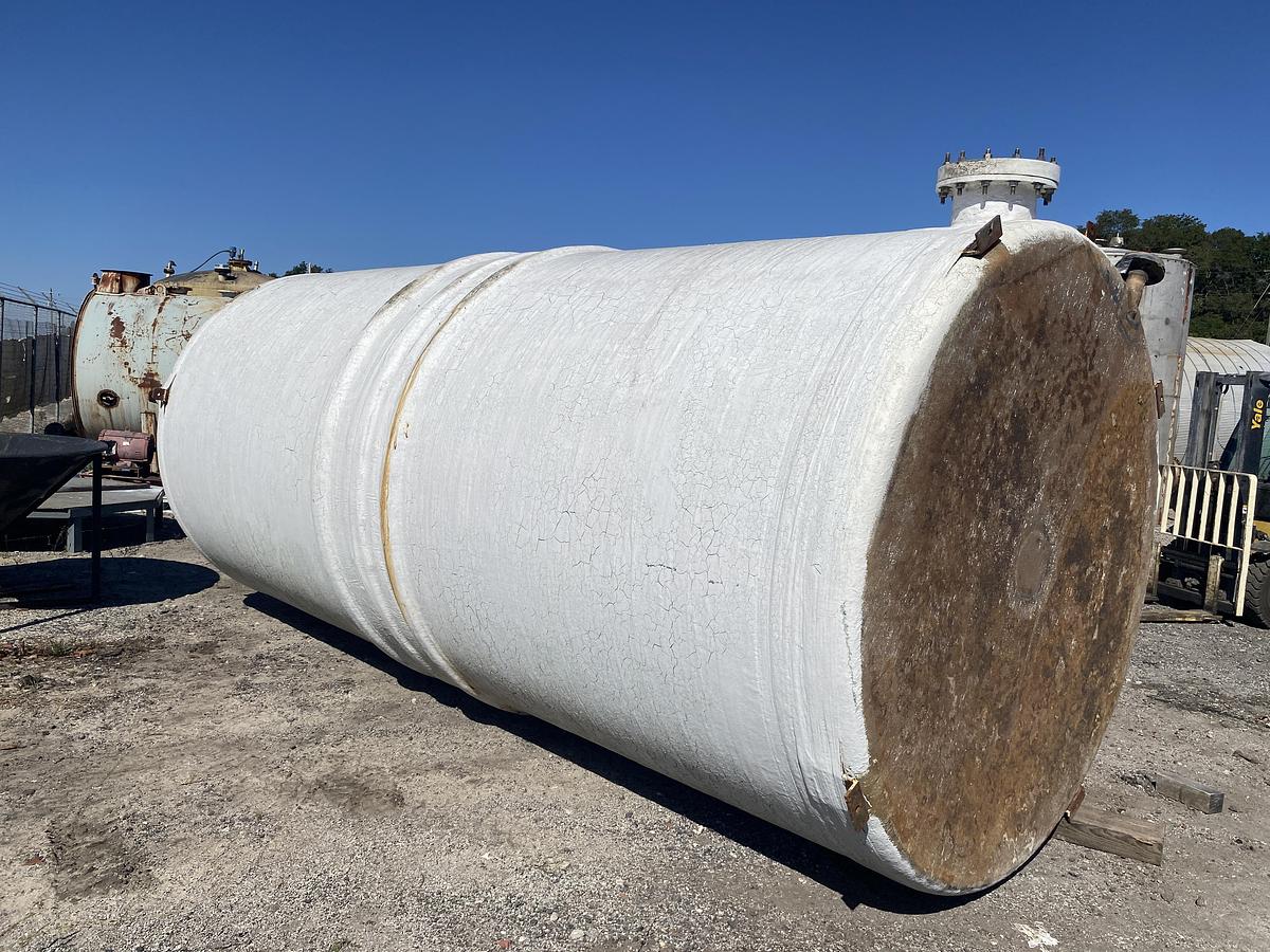 Used Used Owens Corning 5600  gallon fiberglass vertical storage tank