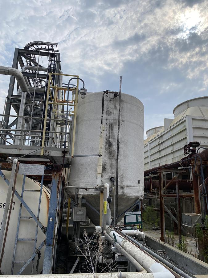 Used Used approximately 5400 gallon Poly Tank