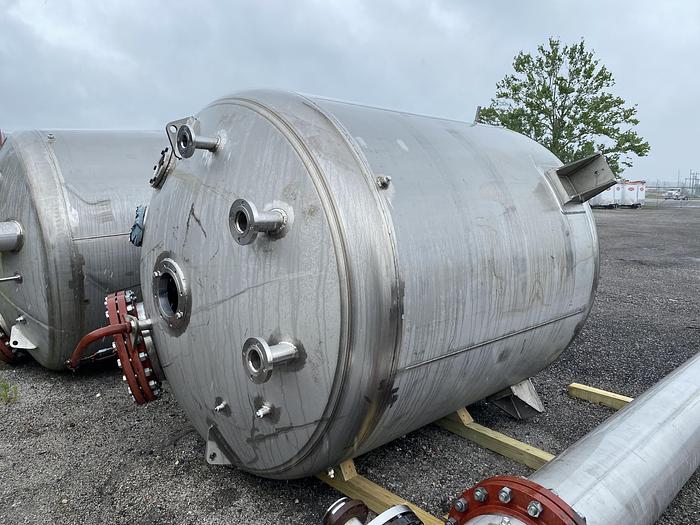 Unused Crown Iron Works Inc. 2500 gallon 304L stainless steel vertical pressure tank