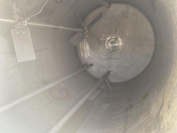 Used Used Alloy Fabricators Inc. approximately 1000 gallon 304 stainless steel vertical mix tank