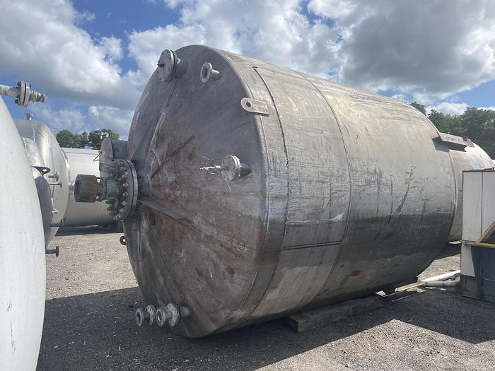 Used Used IPSCO approximately 9300 gallon 304 stainless steel vertical mix tank