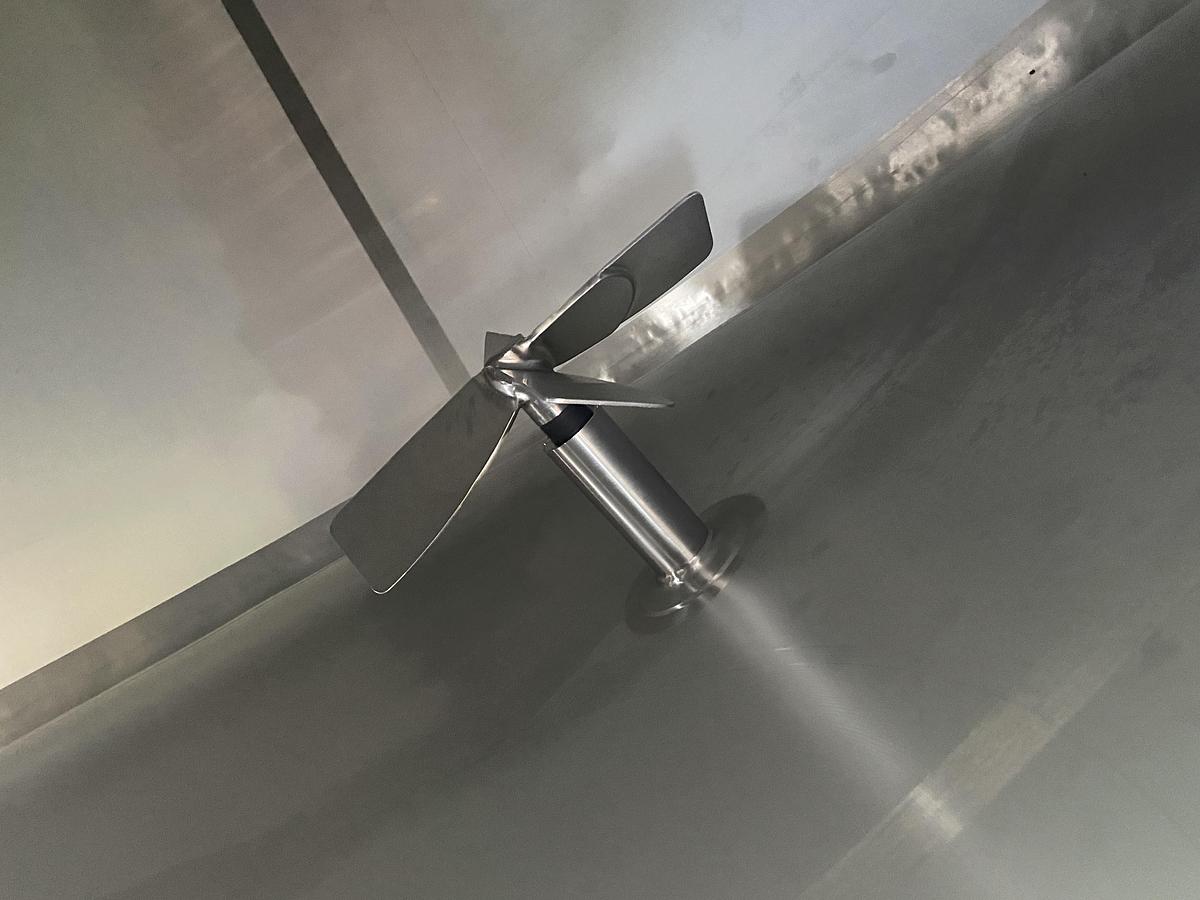 Used Used Walker 7000 gallon 304L Model HHT, horizontal insulated tank.