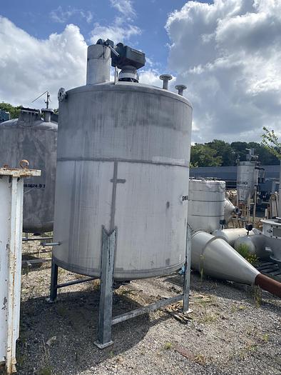 Used Used approx 1400 gallon 304 SS  mix tank.