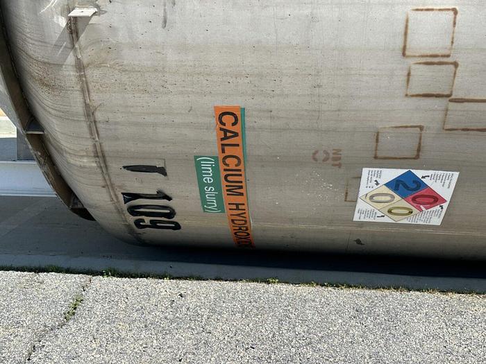 Used Used Whiting Metals Inc. approximately 12,000 gallon 304 stainless steel mix tank