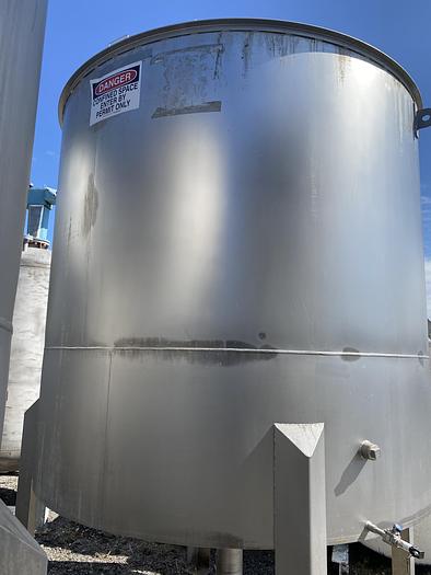 Used Used Gaston County approximately 2800 gallon 304L stainless steel vertical tank
