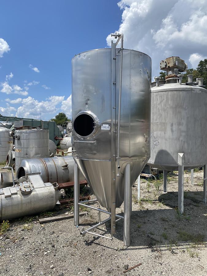 Used Used Deutshe Babcock BTE Gruppe Bdag 2600L/680 gallon 304 stainless steel vertical jacketed tank