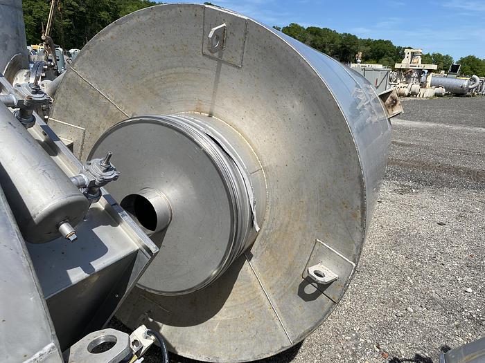 Used Used approximately 2,000 gallon stainless steel vertical tank