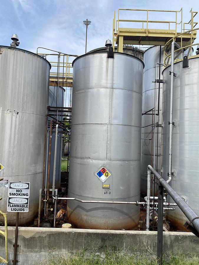 Used Used Industrial Air Inc. approximately 10,000 gallon stainless steel storage tank