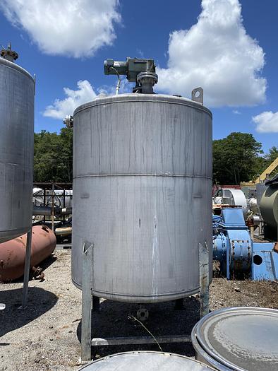 Used Used approx 1400 gallon 304 SS mix tank.