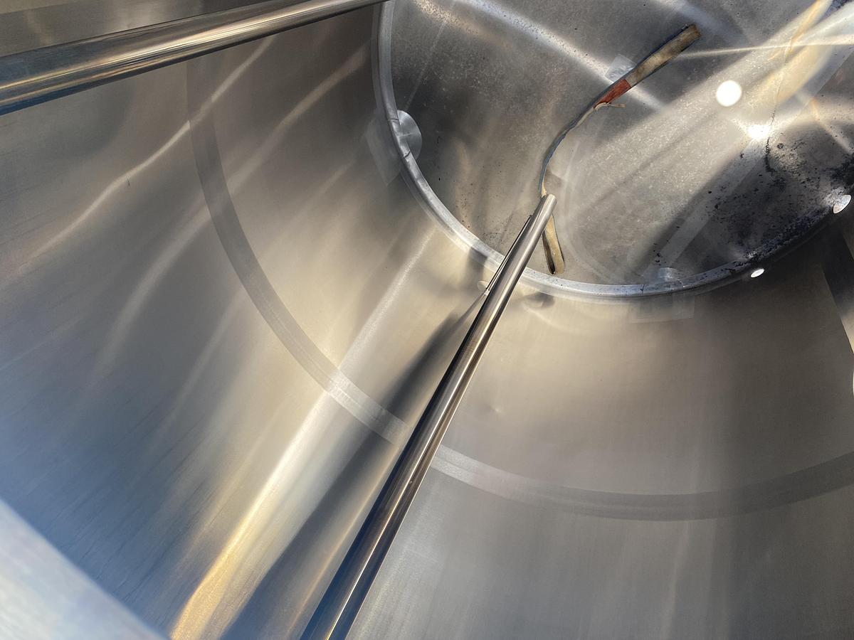 Used Used approximately 1500 gallon stainless steel sanitary storage tank