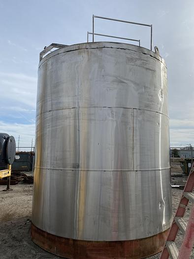 Used Used Feldmeier approximately 8000 gallon 304 stainless steel jacketed/agitated vertical juice silo.