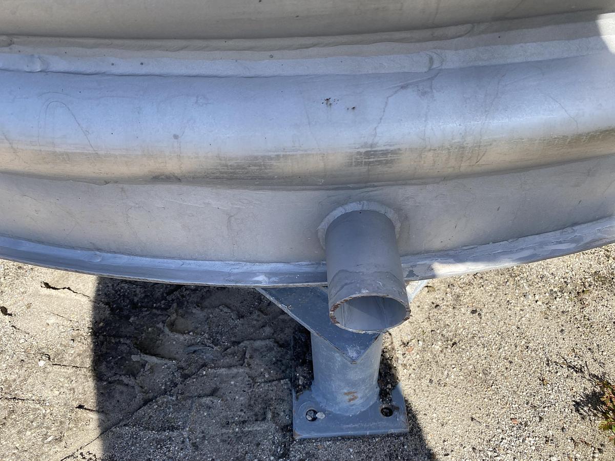 Used Used approximatley 2300 gallon 304 stainless steel vertical mix tank