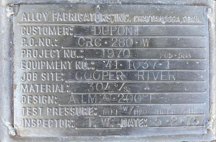 Used Used Alloy Fabricators Inc. approximately 3800 gallon 304 stainless steel vertical mix tank