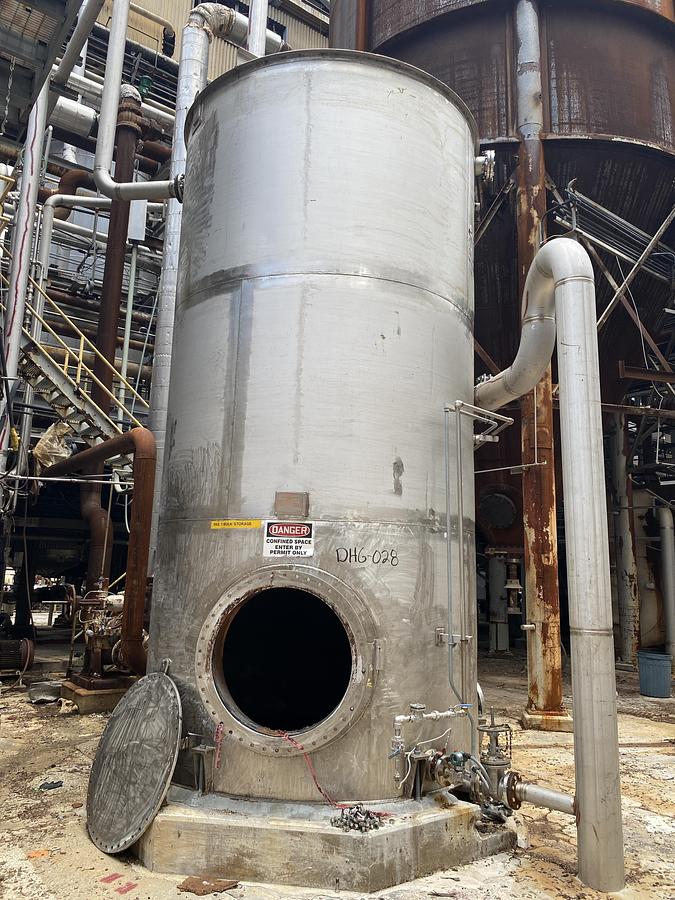 Used Used James Machine Works 8,500 gallon 304L stainless steel vertical tank