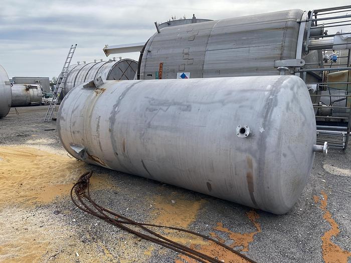 Used Used Ward Tank Corporation approximately 2850 gallon 304 stainless steel vertical mix tank