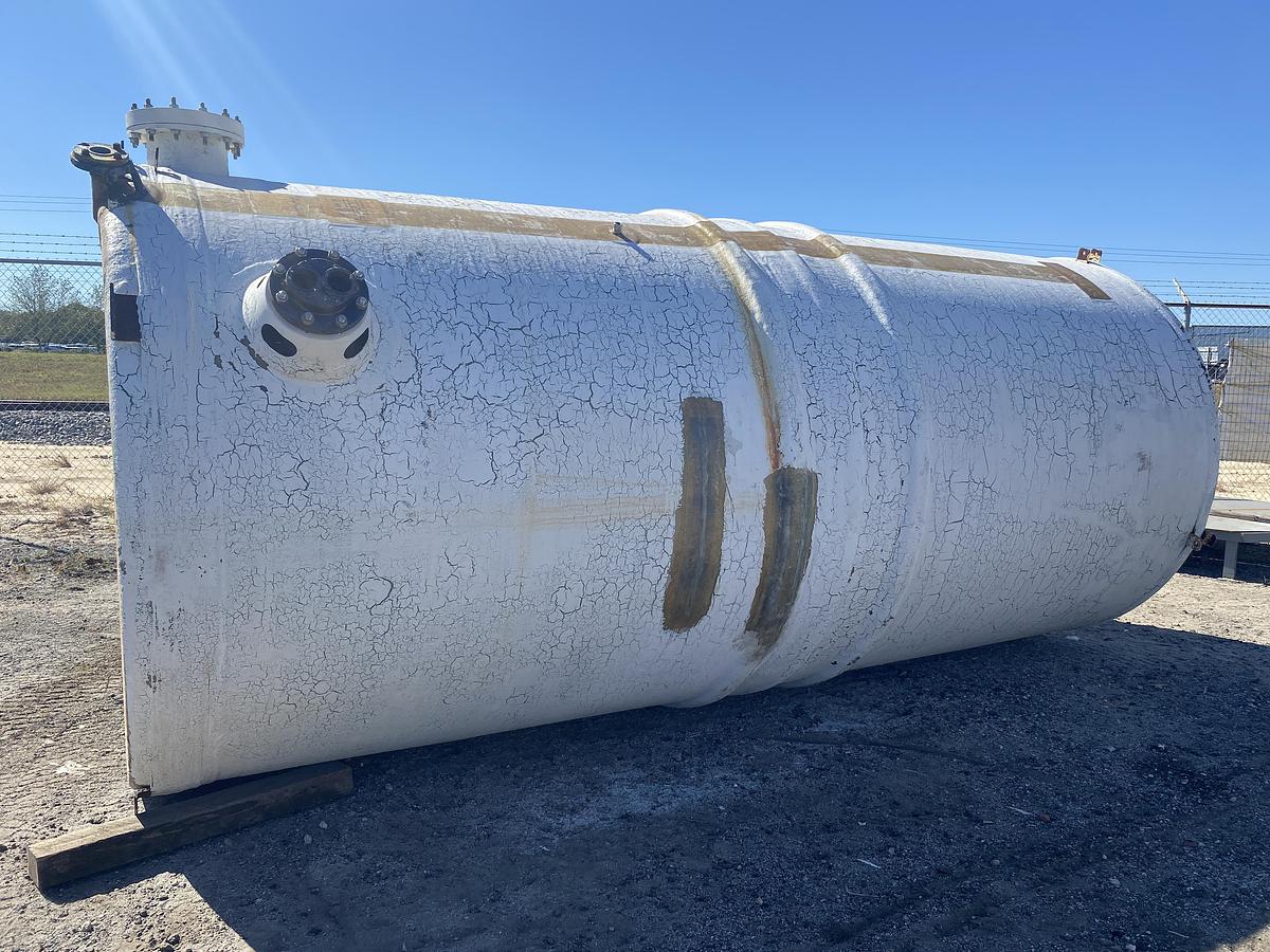 Used Used Owens Corning 5600  gallon fiberglass vertical storage tank