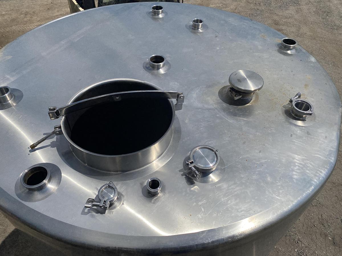 Used Used approximately 1500 gallon stainless steel sanitary storage tank