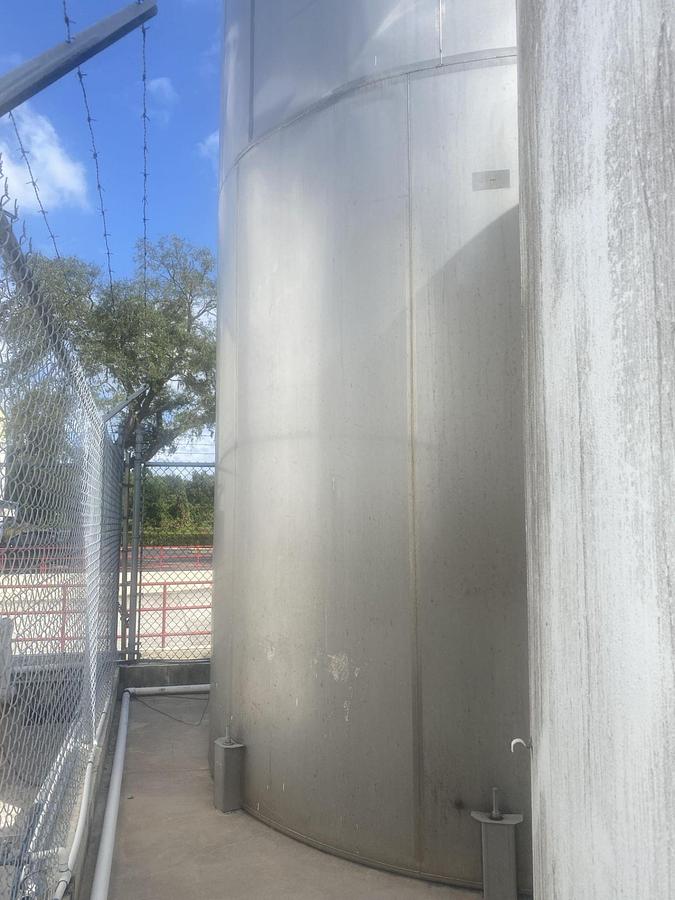 Used Used Walker 30,000 gallon T-304 stainless steel silo