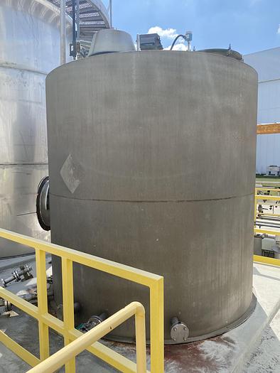 Used Used approximately 3000 gallon vertical stainless steel storage tank