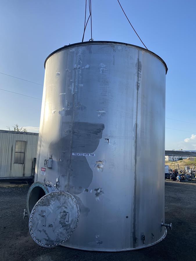 Used Used Chattanooga Boiler and Tank 10,557 gallon 304L stainless steel vertical tank.