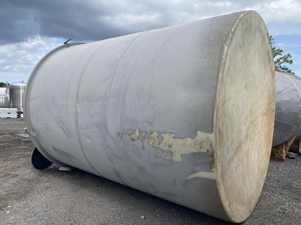 Used Used approximately 6800 gallon Poly tank