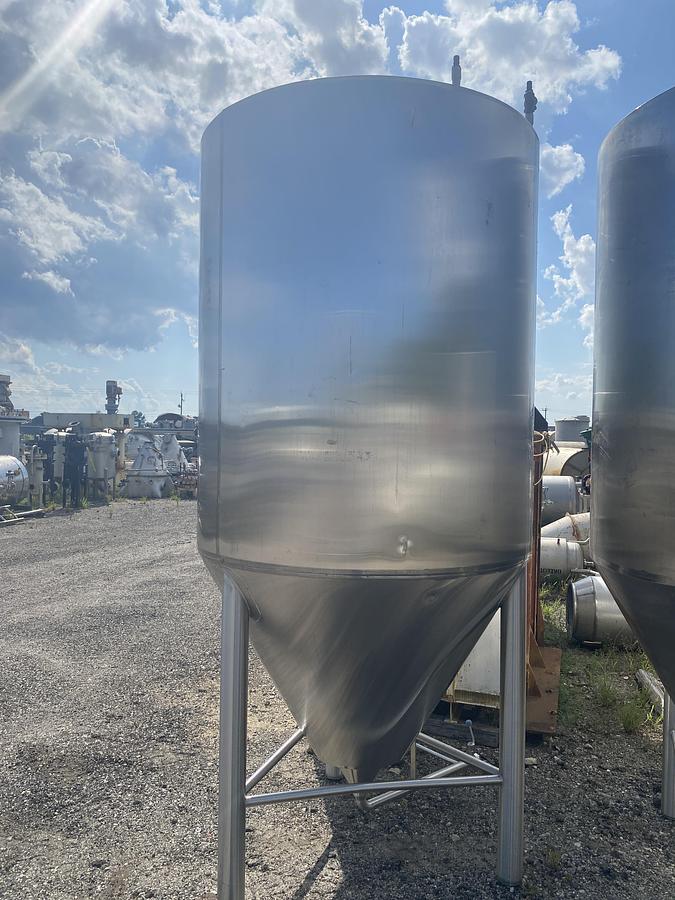 Used Used Deutshe Babcock BTE Gruppe Bdag 2600L/680 gallon 304 stainless steel vertical jacketed tank