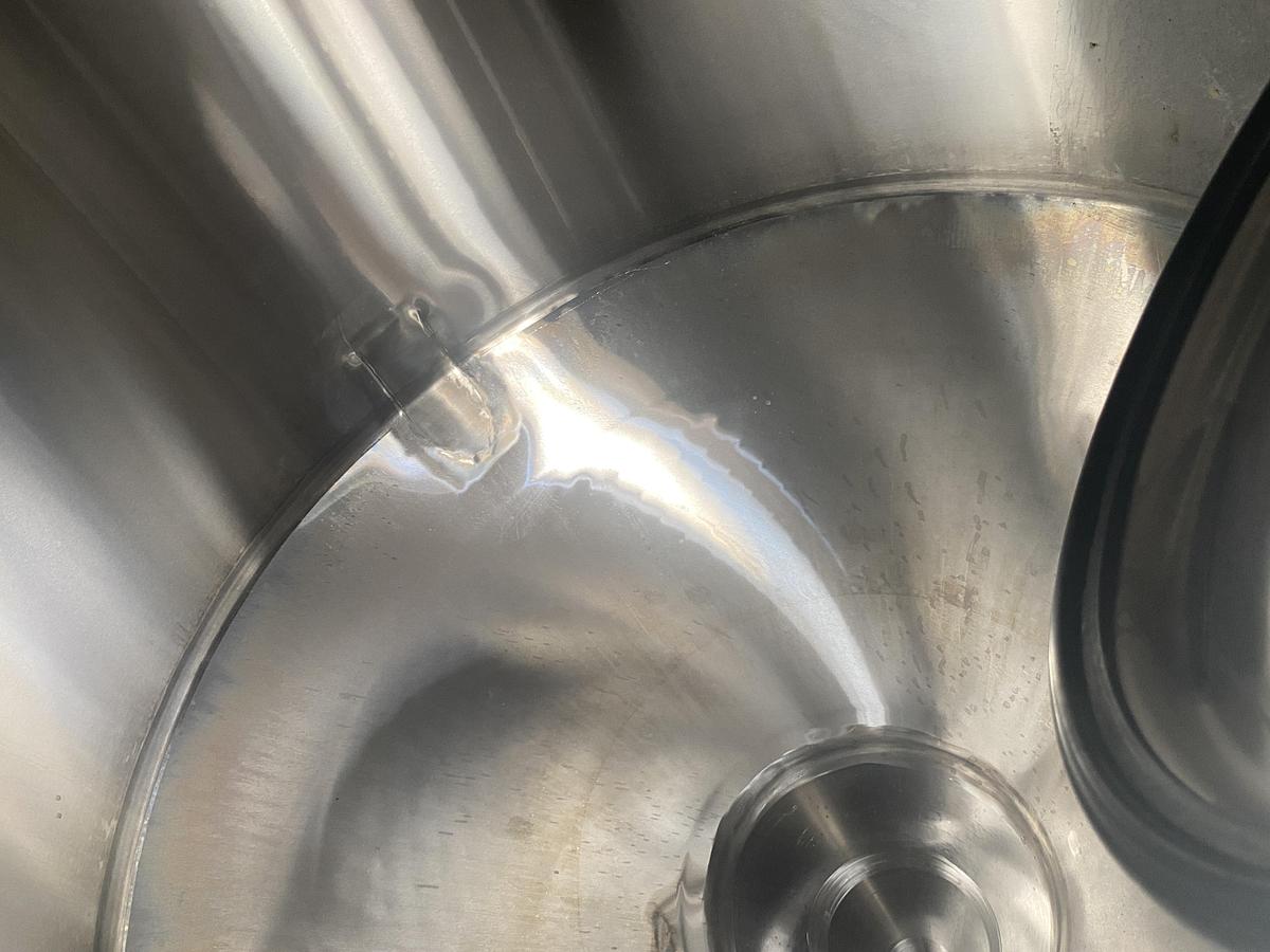 Used Used Deutshe Babcock BTE Gruppe Bdag 2600L/680 gallon 304 stainless steel vertical jacketed tank
