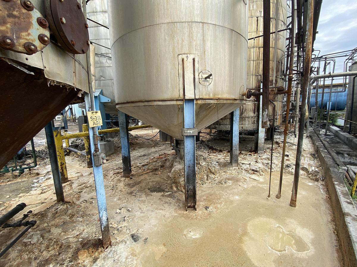 Used Used Industrial Air Inc. approximately 10,000 gallon stainless steel agitated storage tank with internal coils