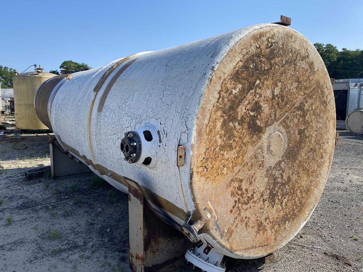 Used Used Owens Corning 5600 gallon fiberglass vertical storage tank