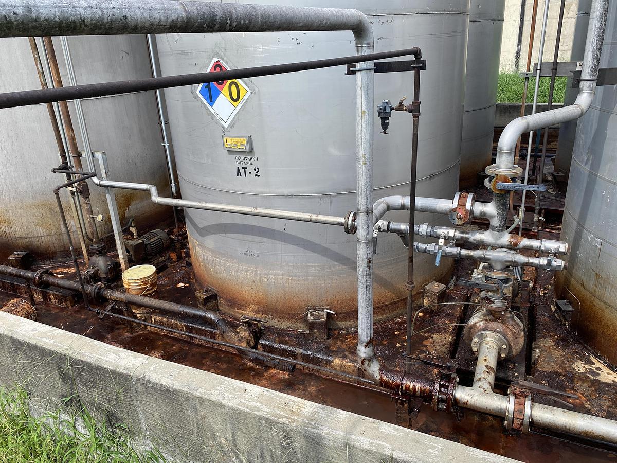Used Used Industrial Air Inc. approximately 10,000 gallon stainless steel storage tank