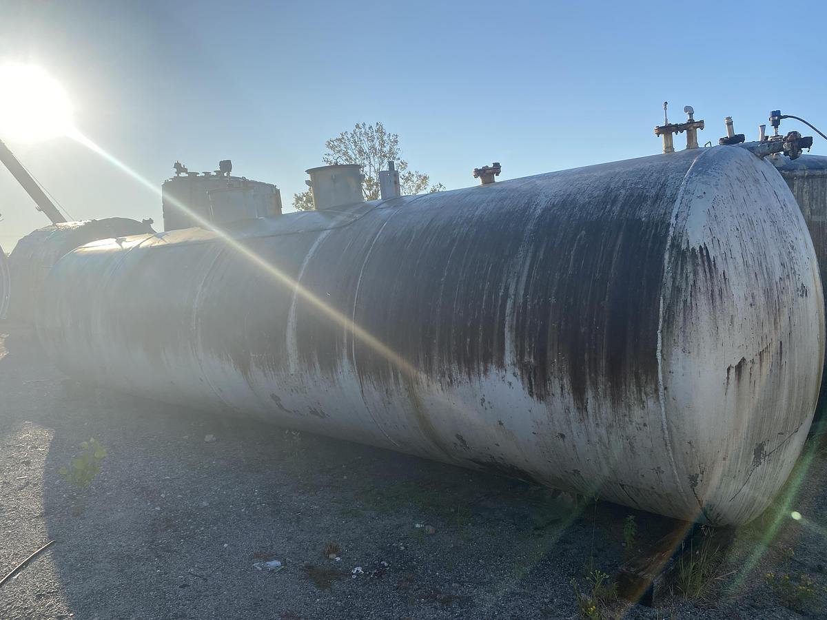 Used Used approximately 12,000 gallon horizontal 1100+ Aluminum storage tank