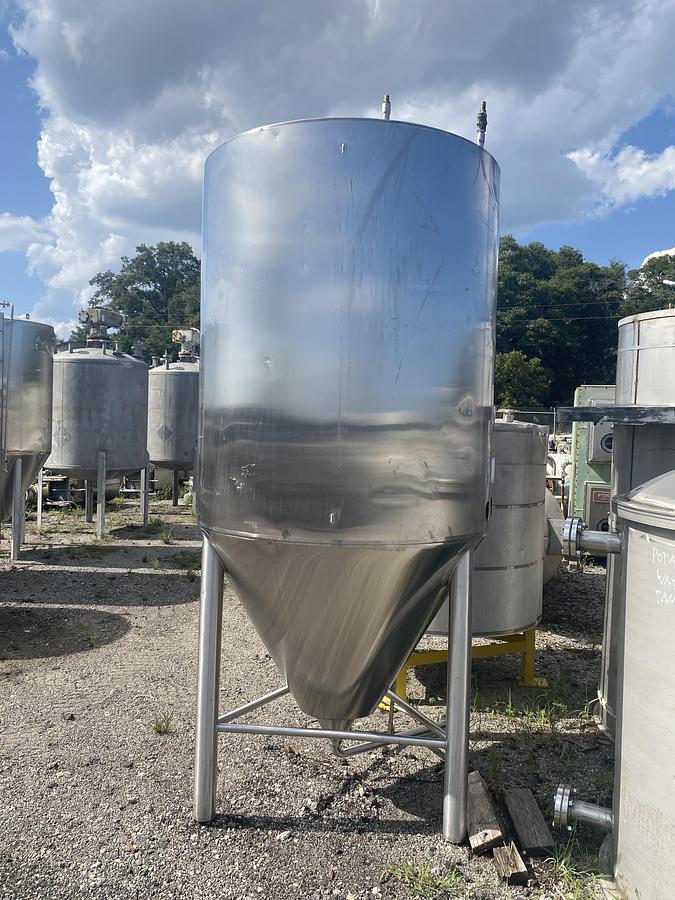Used Used Deutshe Babcock BTE Gruppe Bdag 2600L/680 gallon 304 stainless steel vertical jacketed tank