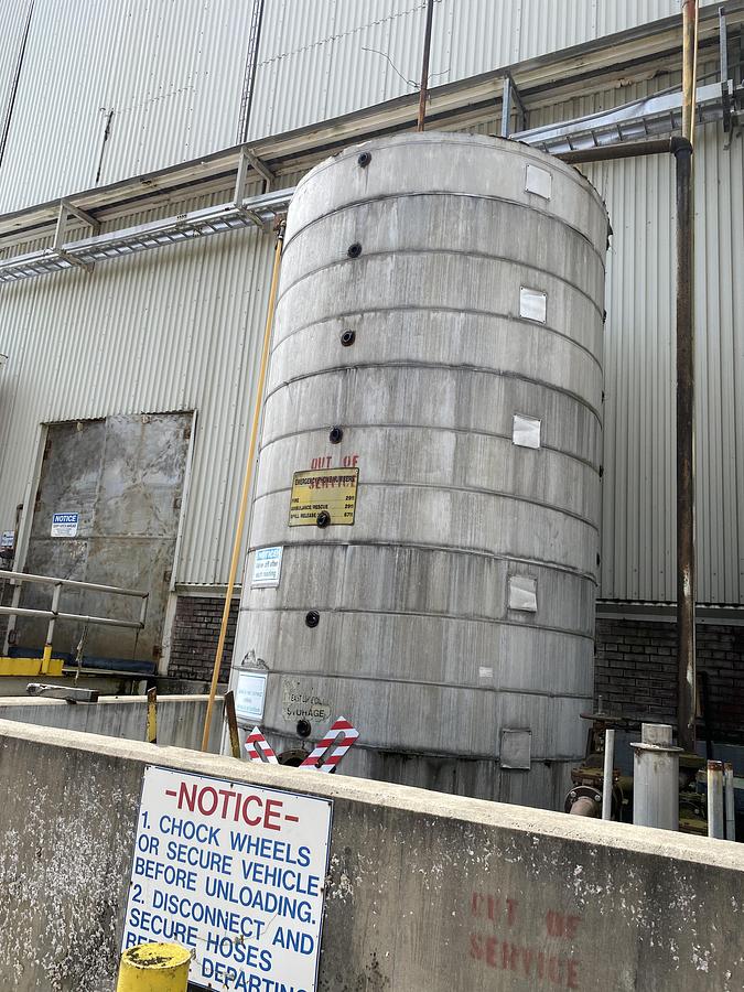 Used Used approximately 5600 gallon carbon steel vertical tank