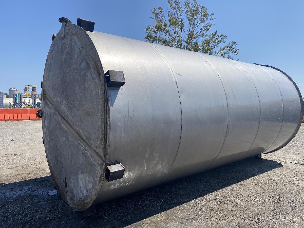 Used Used Industrial Air Inc. approximately 10,000 gallon stainless steel storage tank