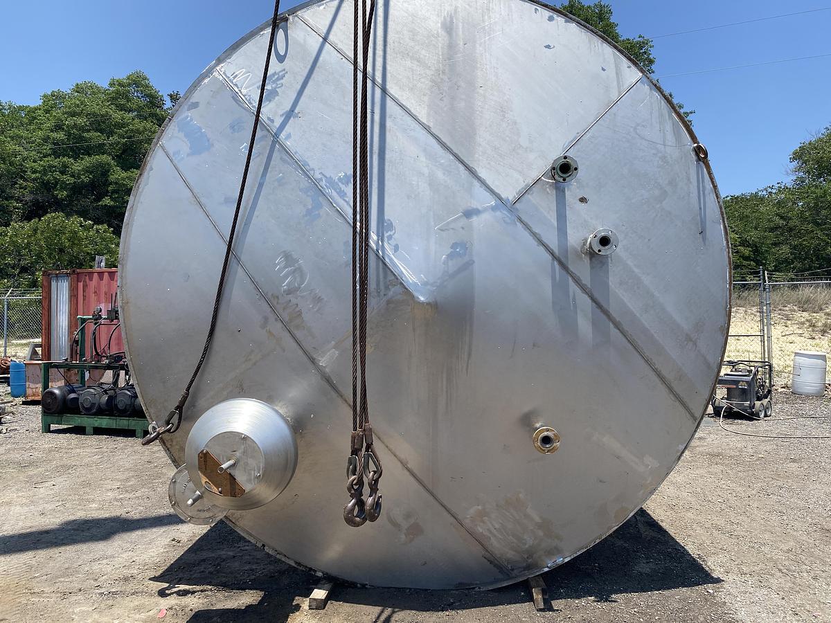 Used Used Chattanooga Boiler and Tank 10,557 gallon 304L stainless steel vertical tank.
