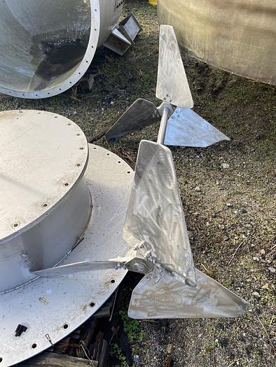 Used Used Beckart Environmental Inc. 2800 gallon vertical fiberglass mix tank