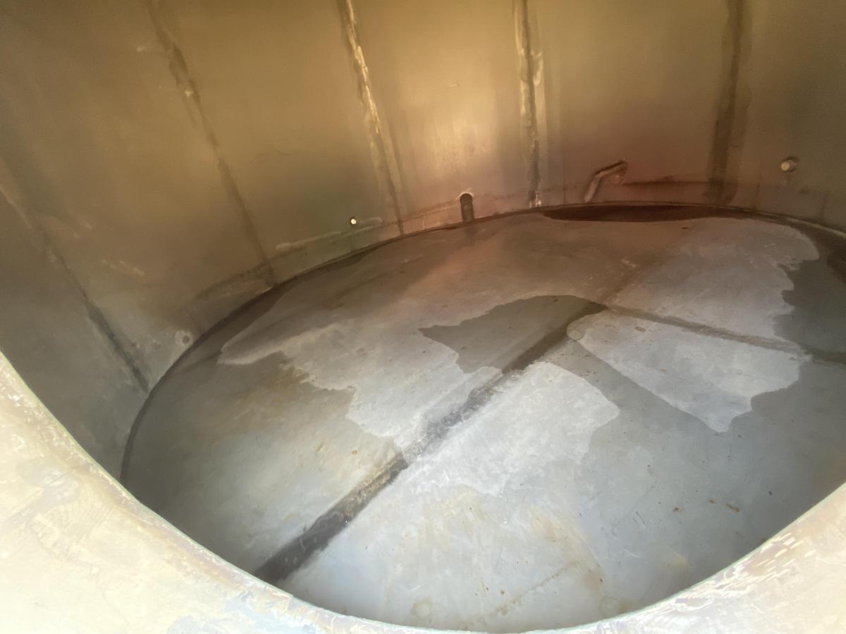 Used Used Chattanooga Boiler and Tank 10,557 gallon 304L stainless steel vertical tank.