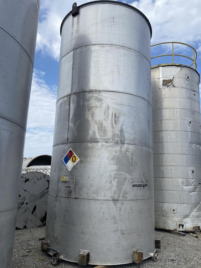 Used Used Industrial Air Inc. approximately 10,000 gallon 304 stainless steel storage tank