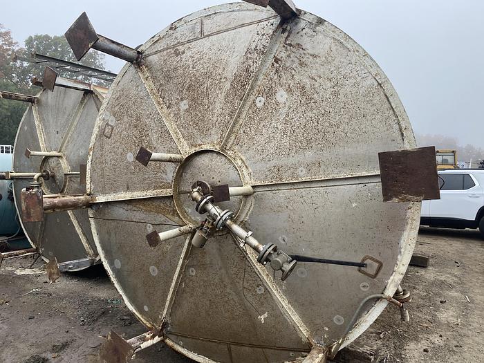 Used Used 10,000 gallon stainless steel vertical tank