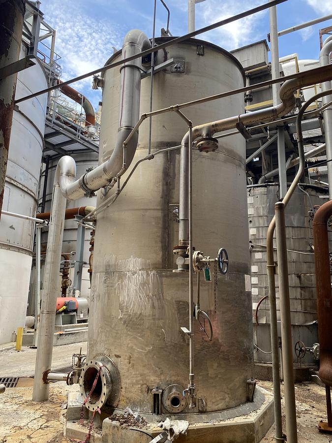 Used Used James Machine Works 8,500 gallon 304L stainless steel vertical tank