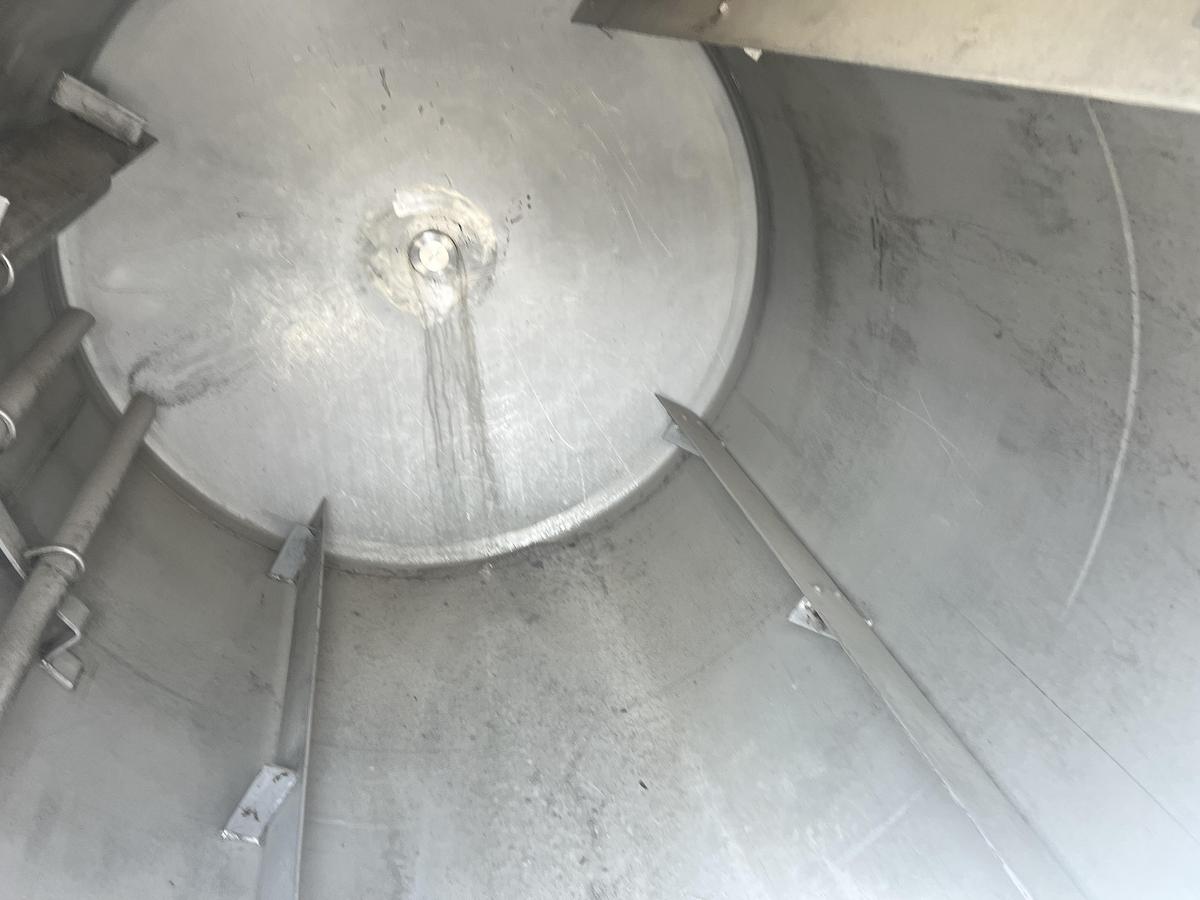 Used Perry approximately 670 gallon vertical T304 stainless steel mix tank