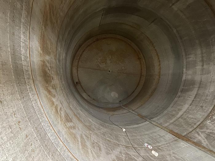 Used Used 10,000 gallon stainless steel vertical tank